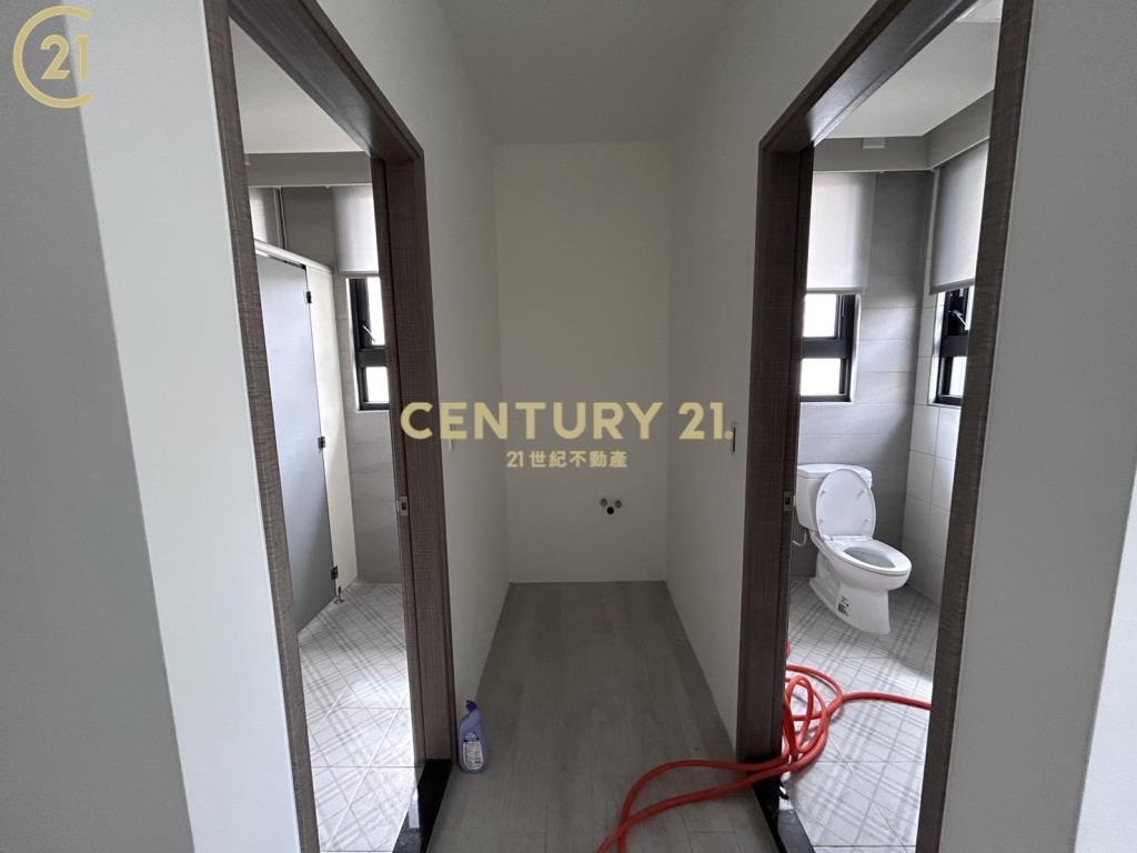 高雄華夏路✿賺錢金店面出租