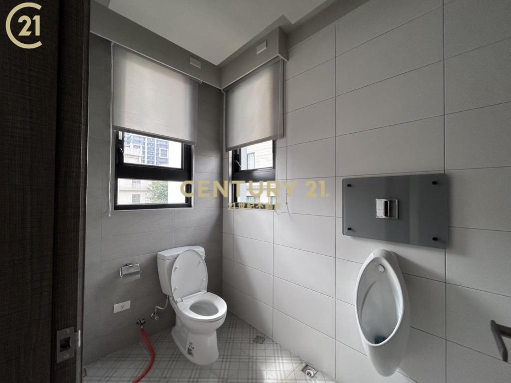 高雄華夏路✿賺錢金店面出租