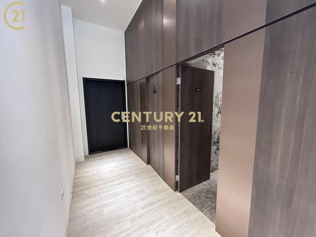 高雄華夏路✿賺錢金店面出租