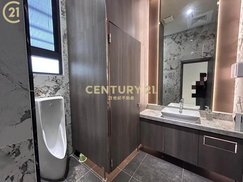 高雄華夏路✿賺錢金店面出租