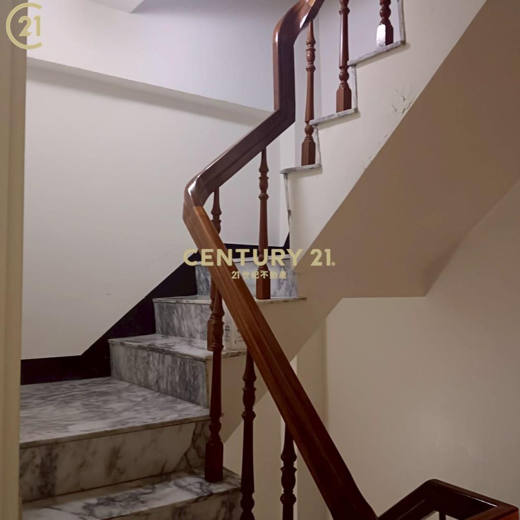 双車庫店住合一美透天