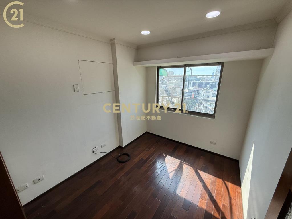 鄉城大鎮3+1房含車位出租