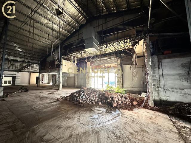 台南前丸三🔴面30米中華西路店面