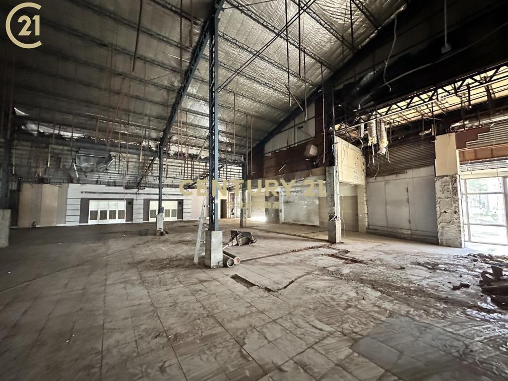 台南前丸三🔴面30米中華西路店面