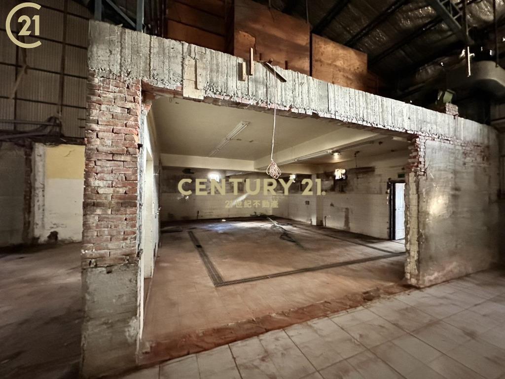 台南前丸三🔴面30米中華西路店面