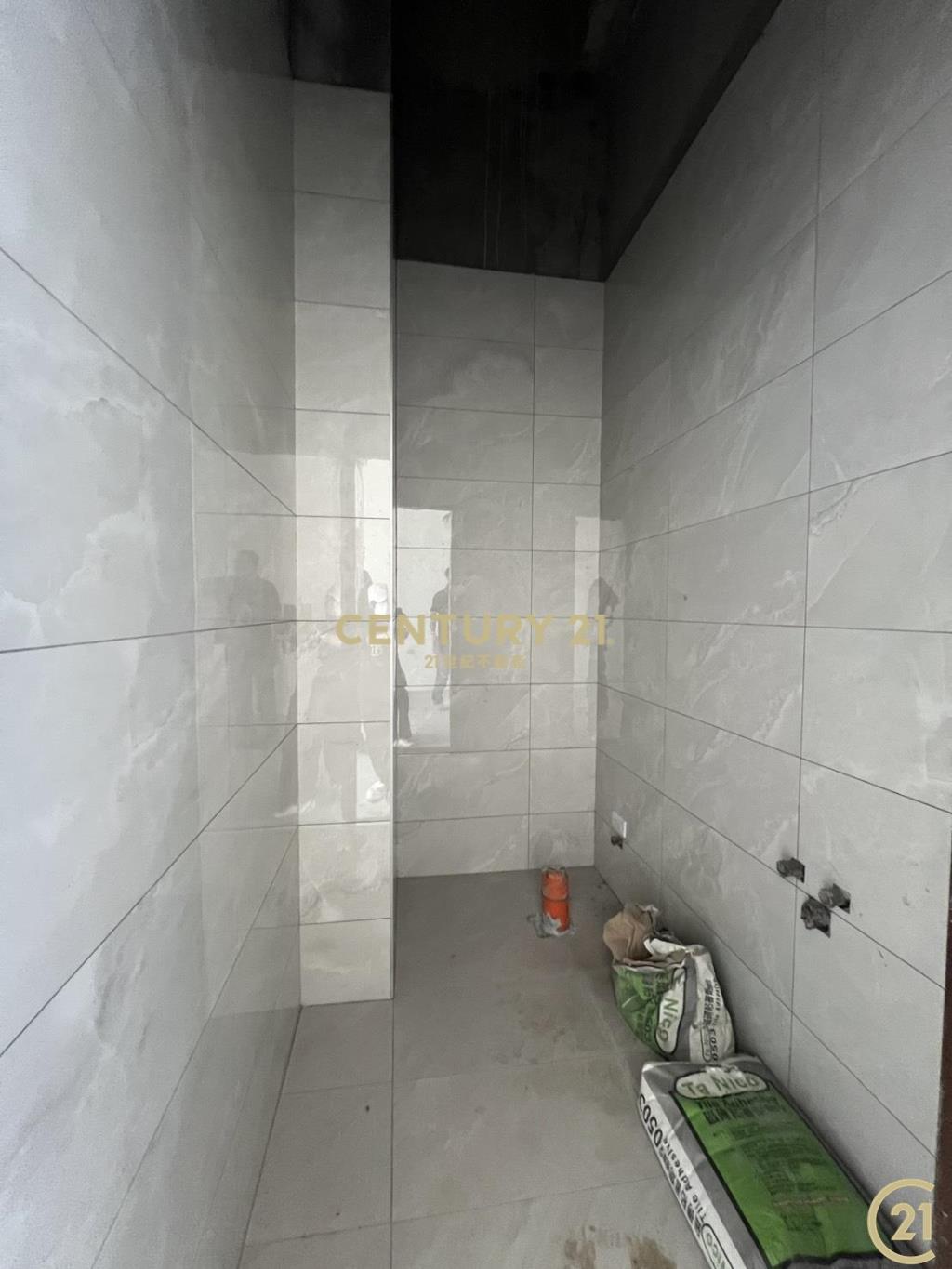 中華路金賺電梯店住B