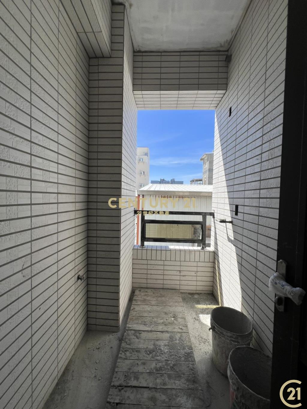 中華路金賺電梯店住B