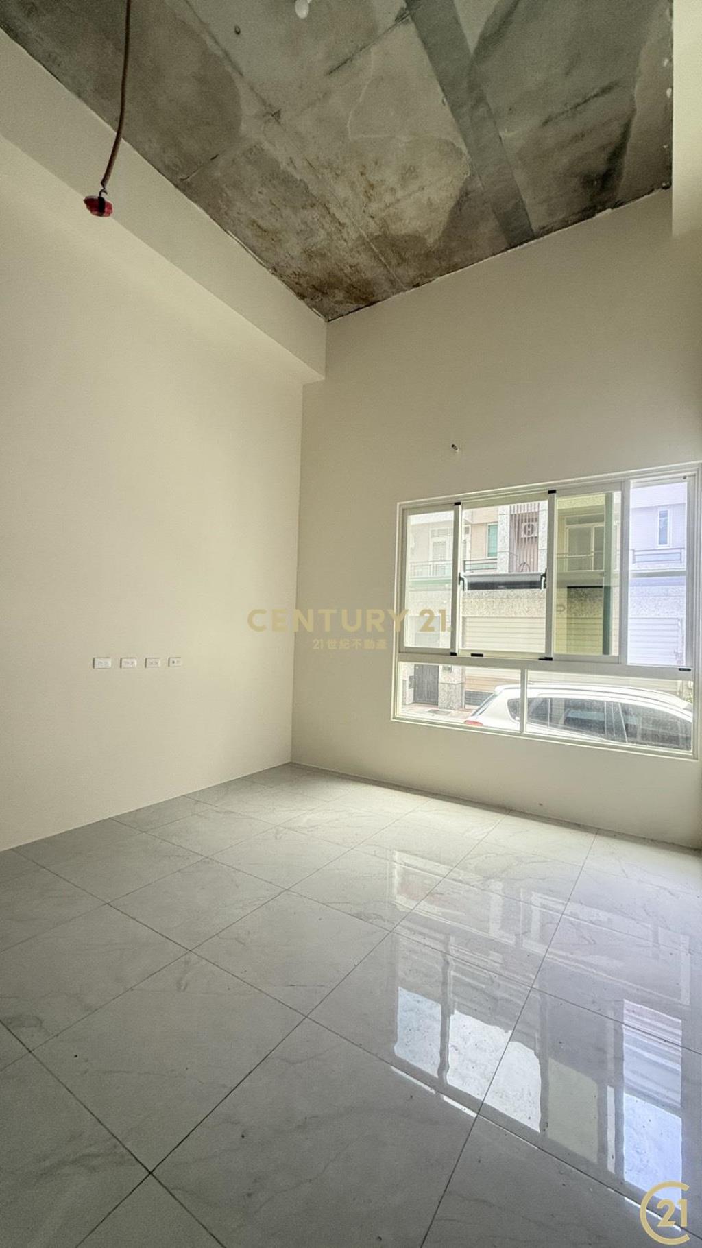 挑高4米全新3房有車位