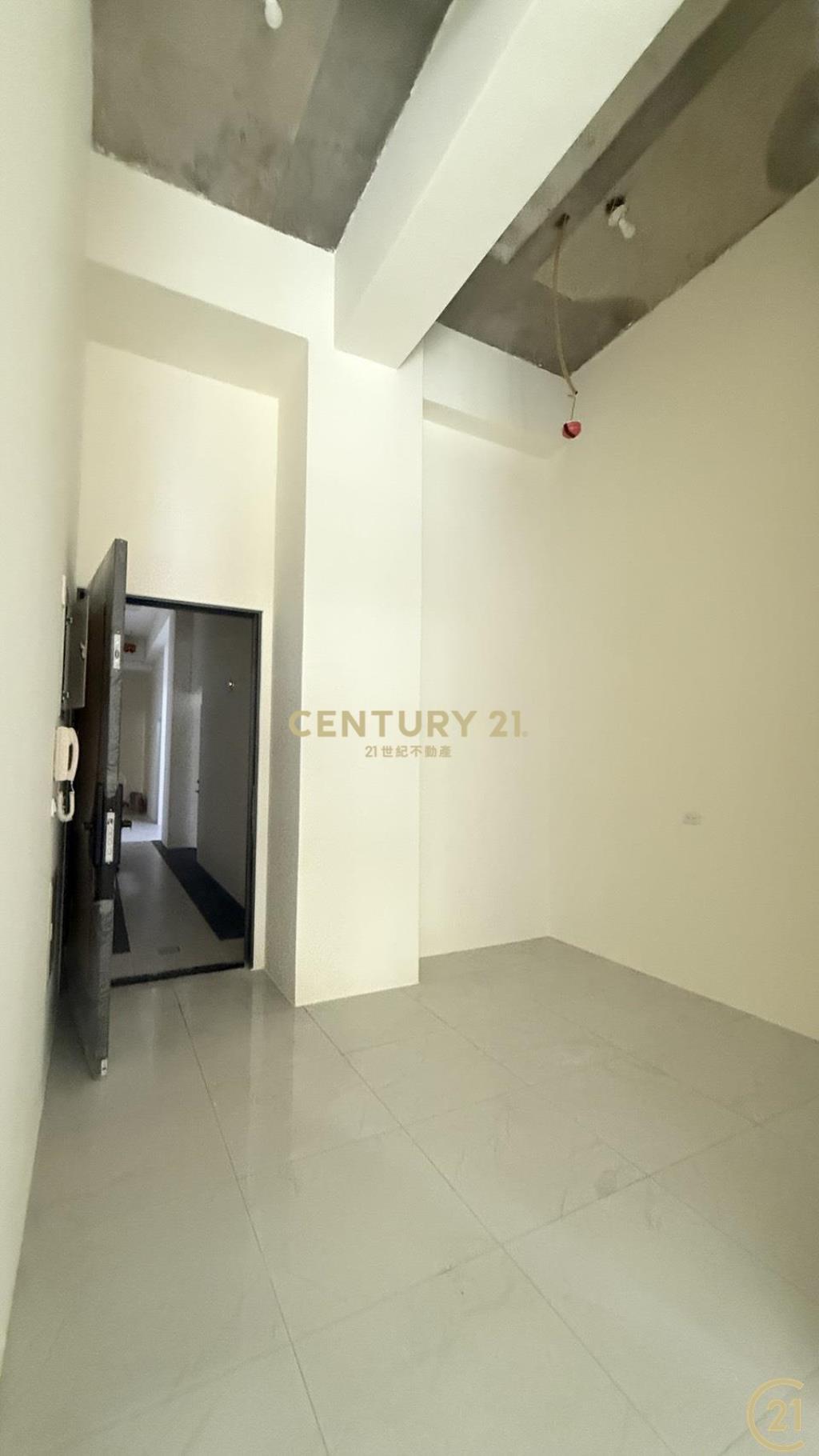 挑高4米全新3房有車位