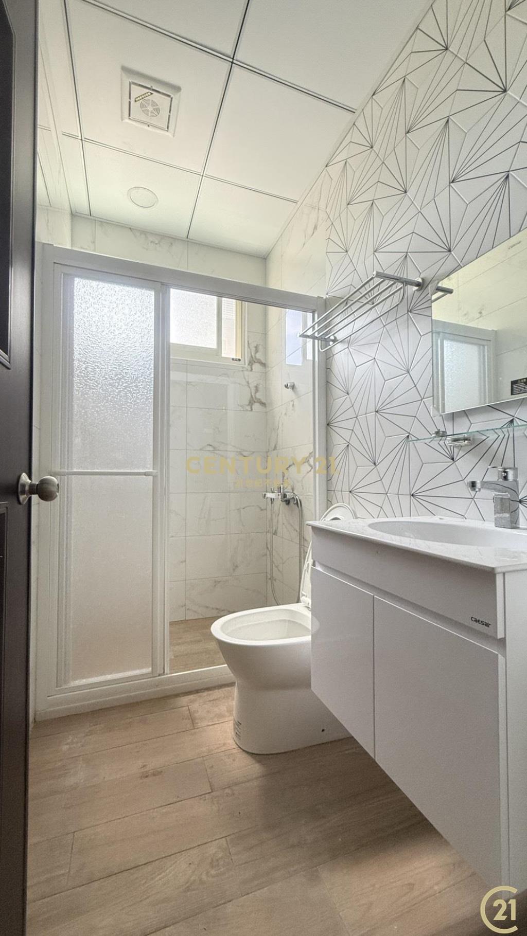 挑高4米全新3房有車位