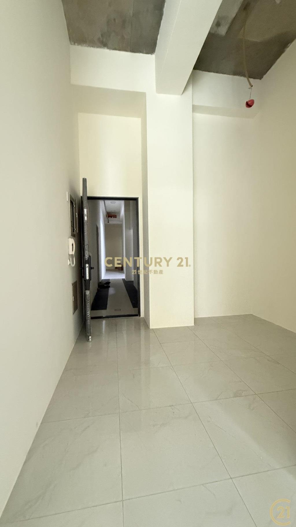 挑高4米全新3房有車位