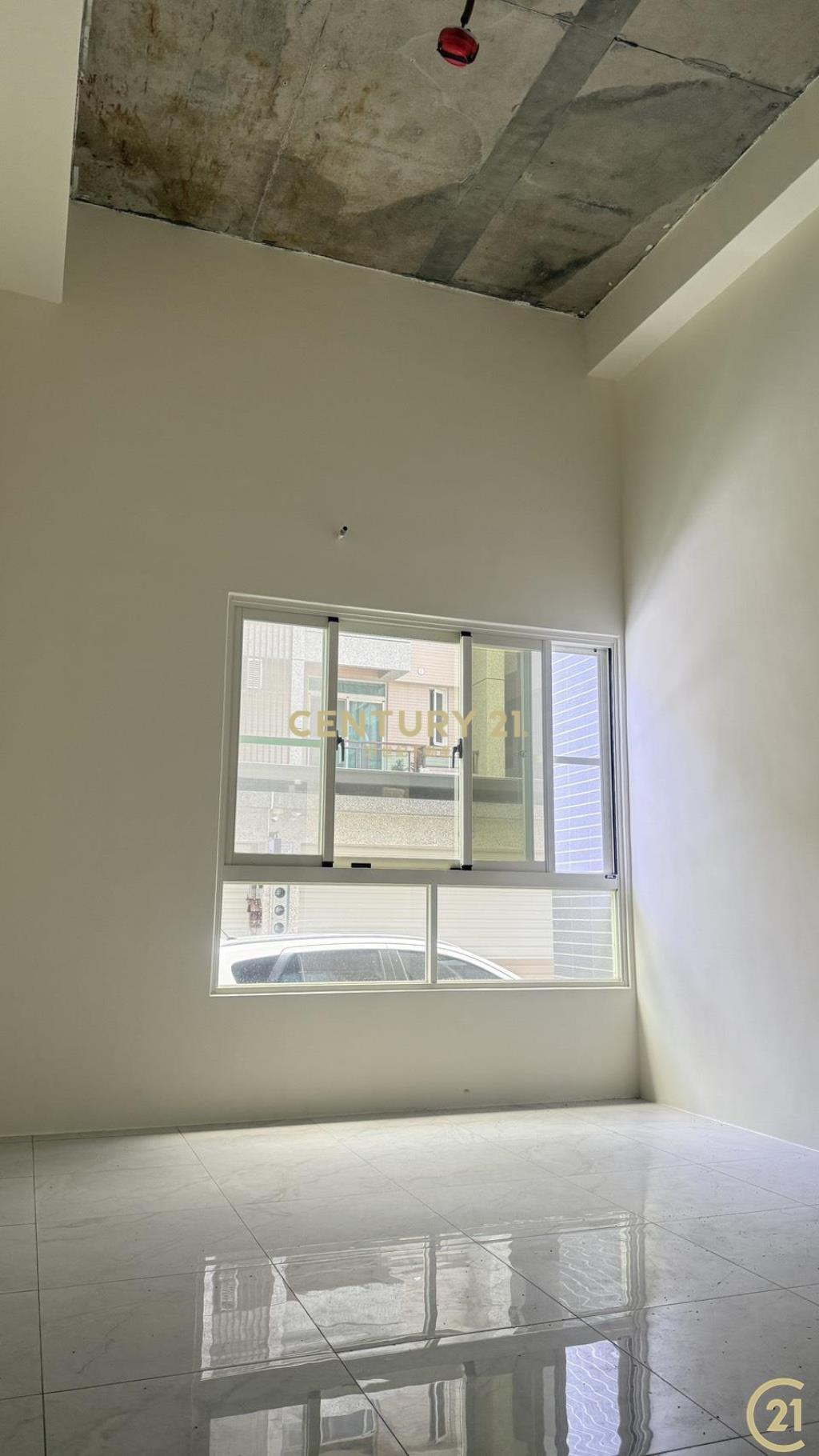 挑高4米全新3房有車位