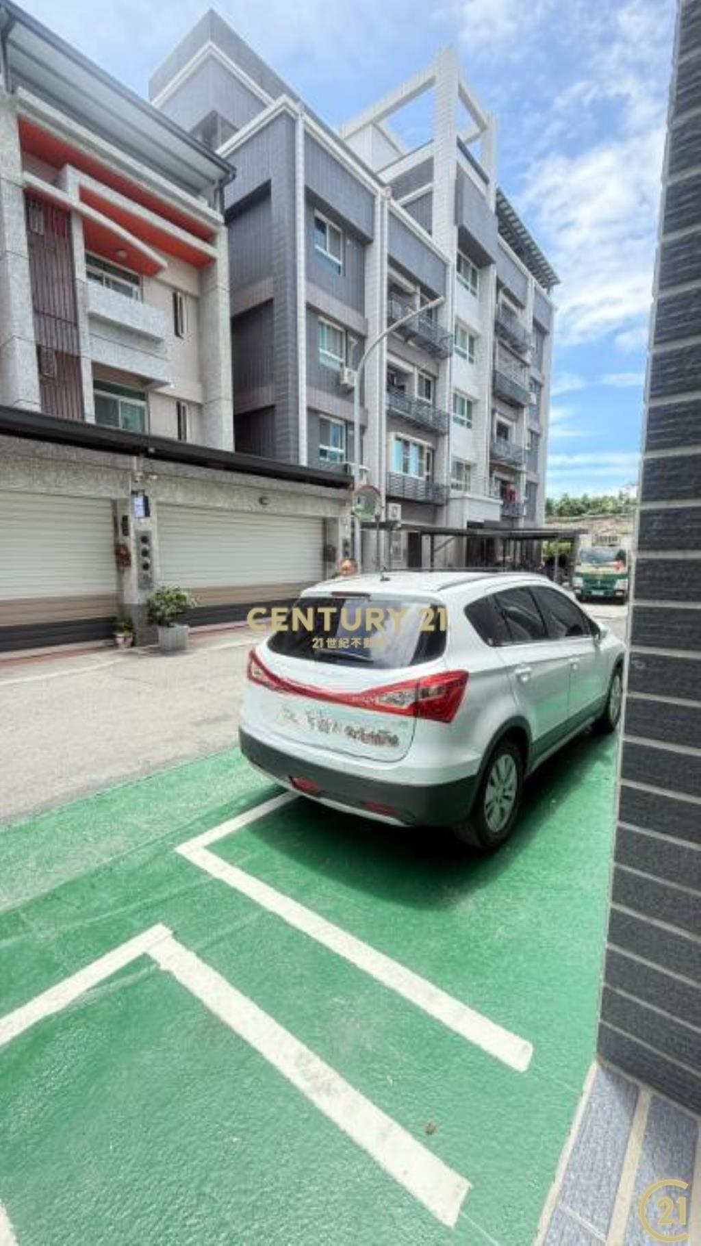 挑高4米全新3房有車位