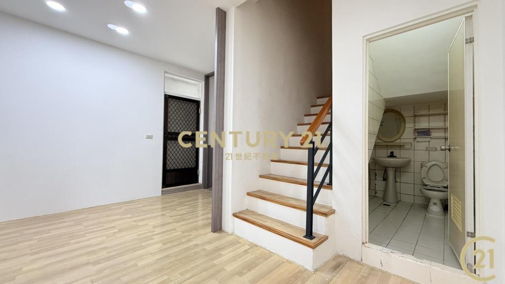 近市區大面寬車庫透天