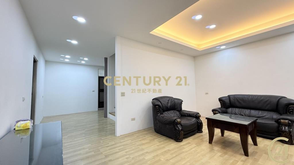 近市區大面寬車庫透天