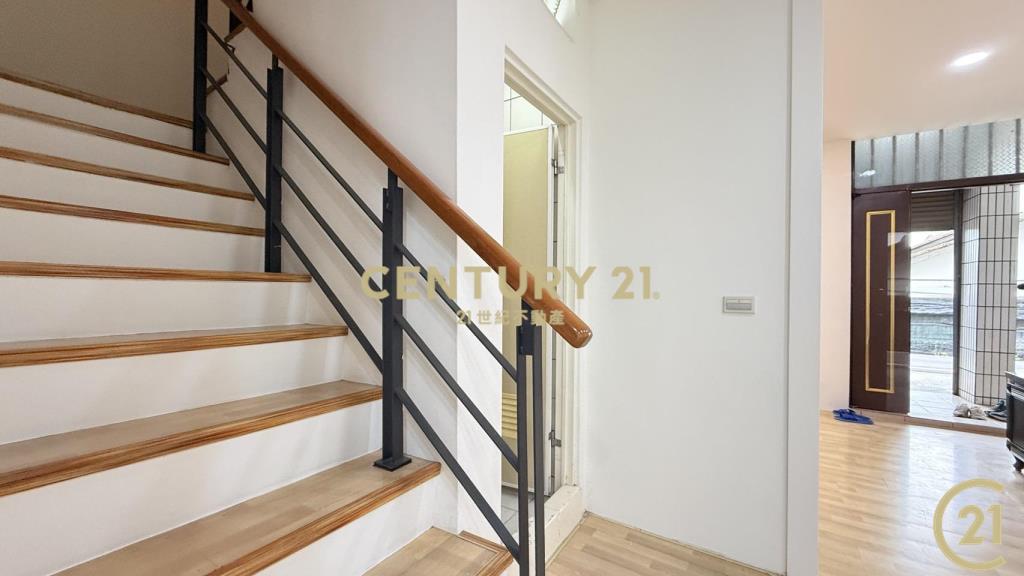 近市區大面寬車庫透天