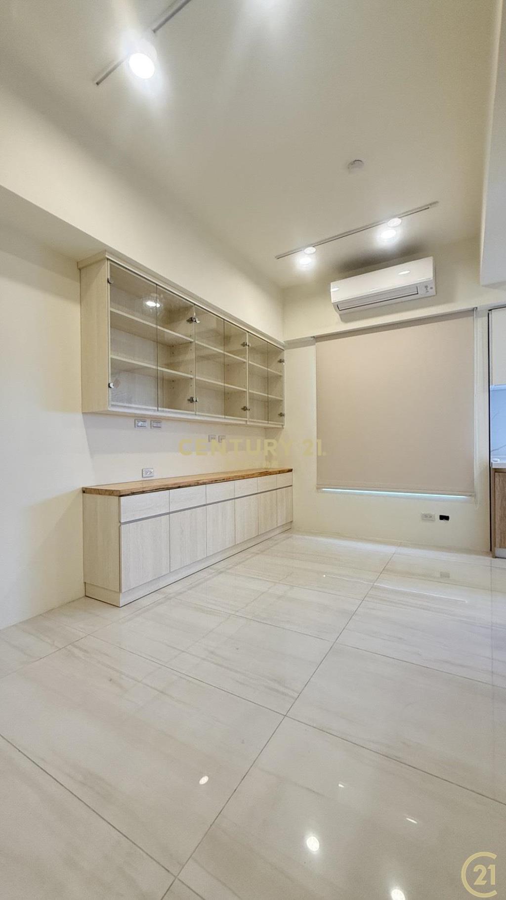 中正路海景精裝平車豪邸