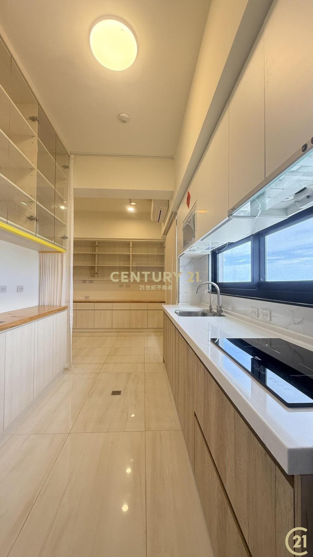 中正路海景精裝平車豪邸