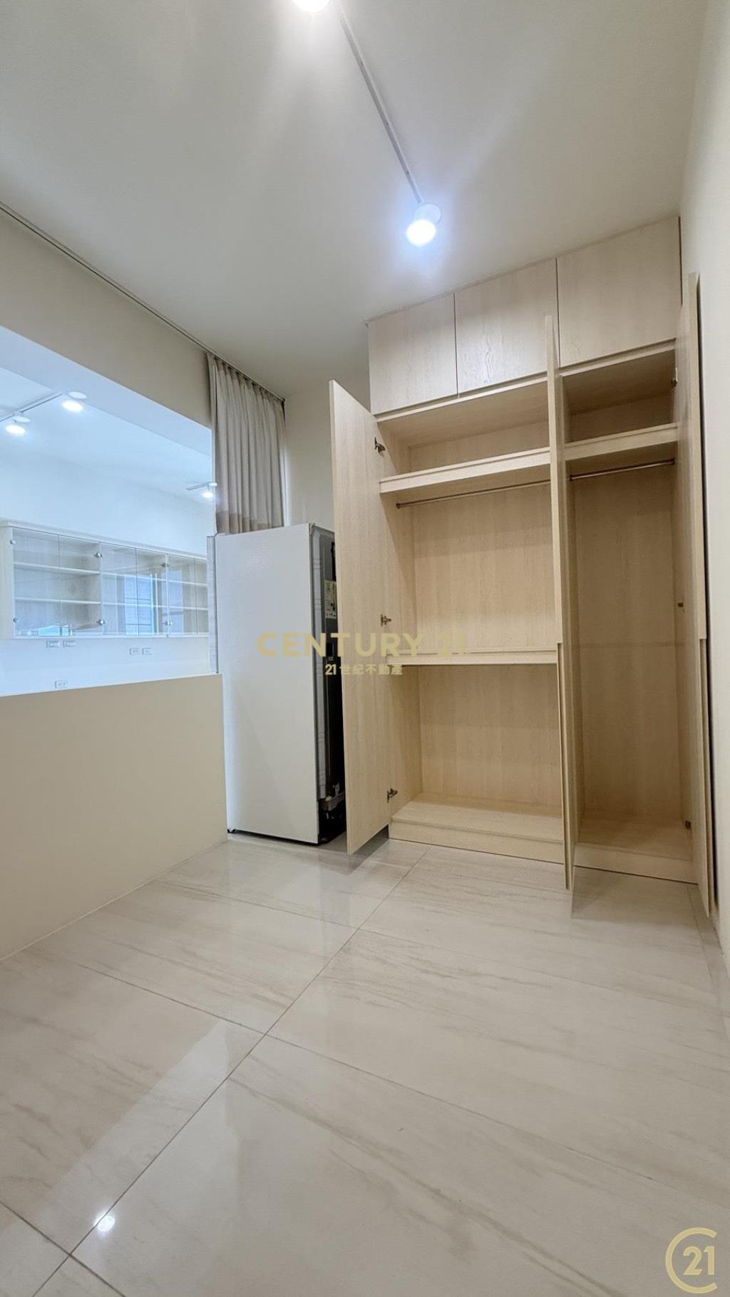 中正路海景精裝平車豪邸