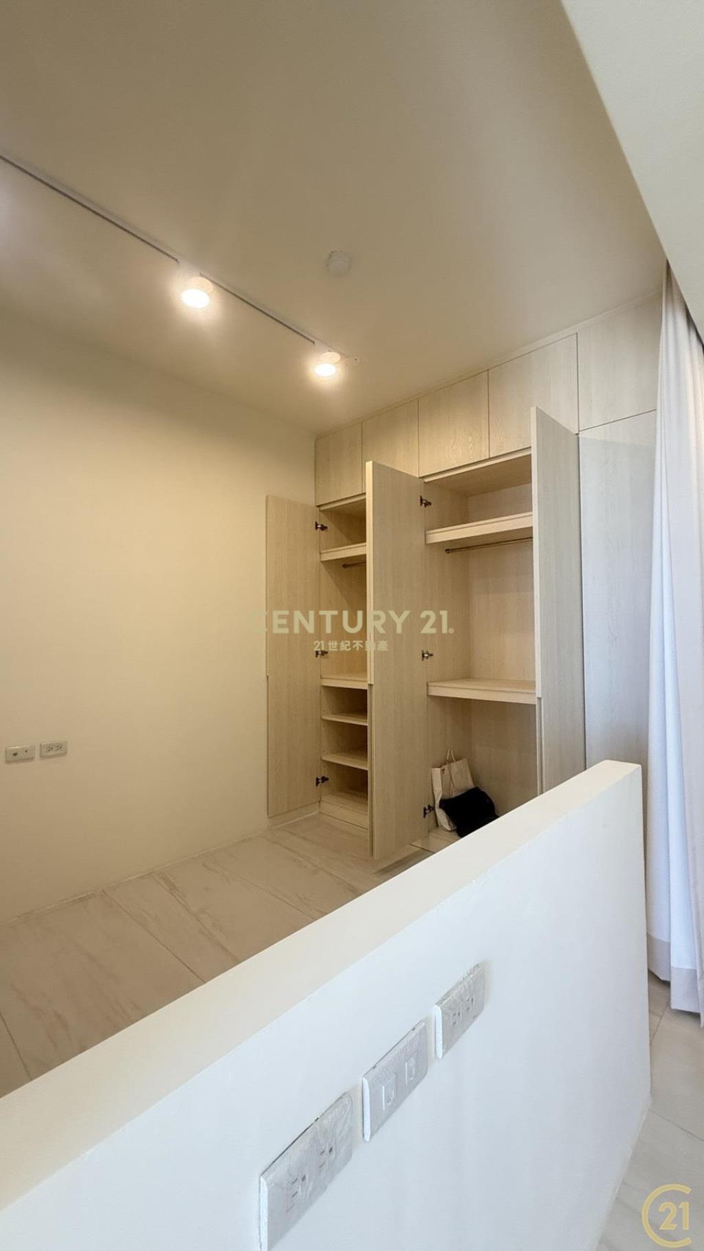 中正路海景精裝平車豪邸