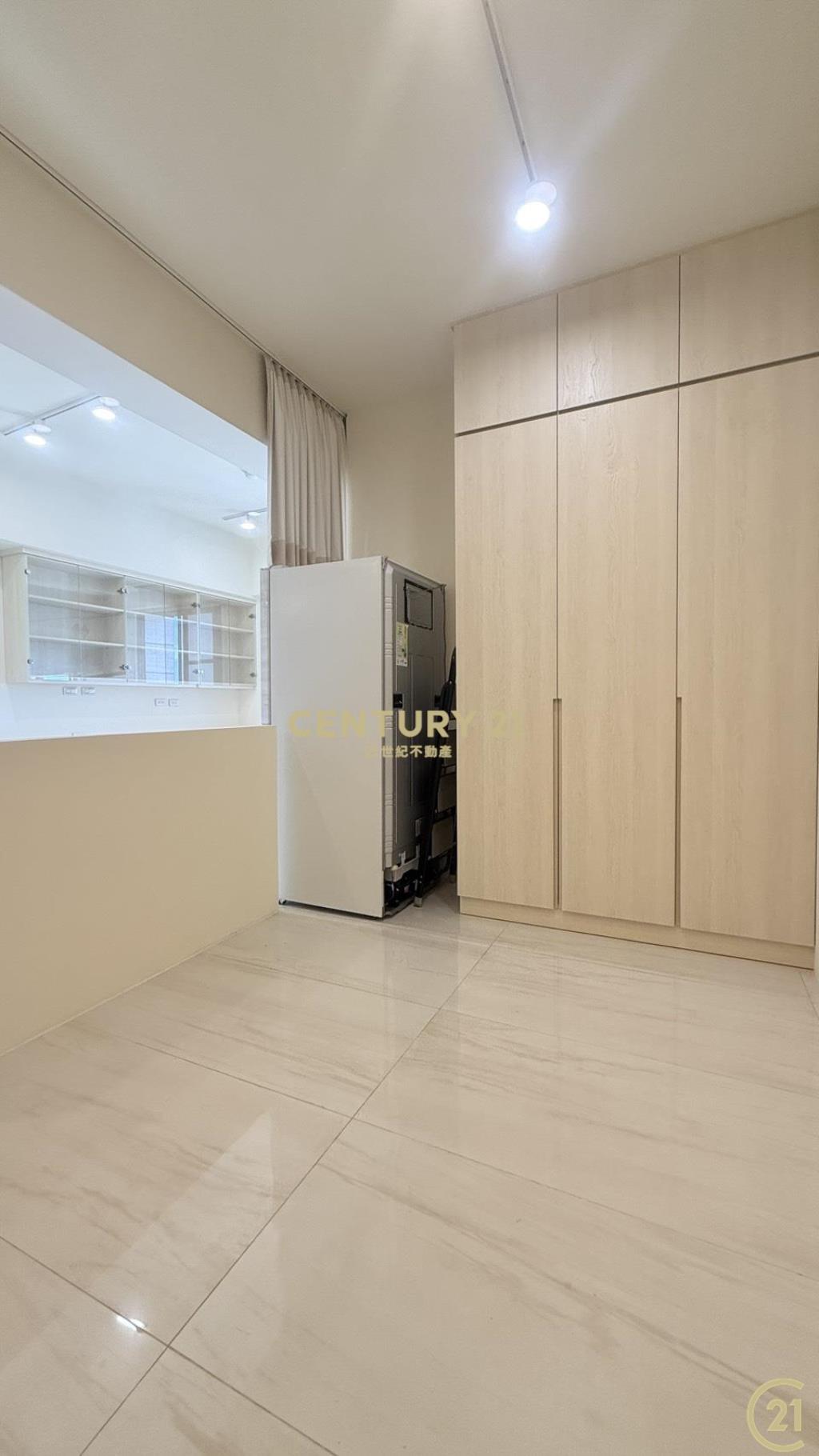 中正路海景精裝平車豪邸