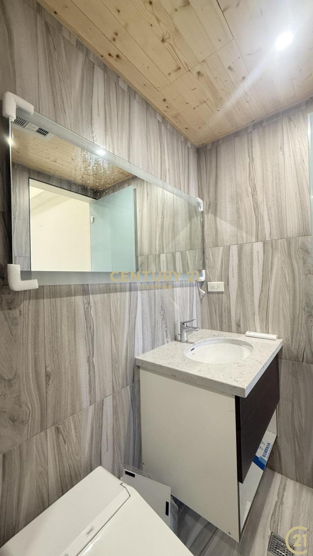 中正路海景精裝平車豪邸