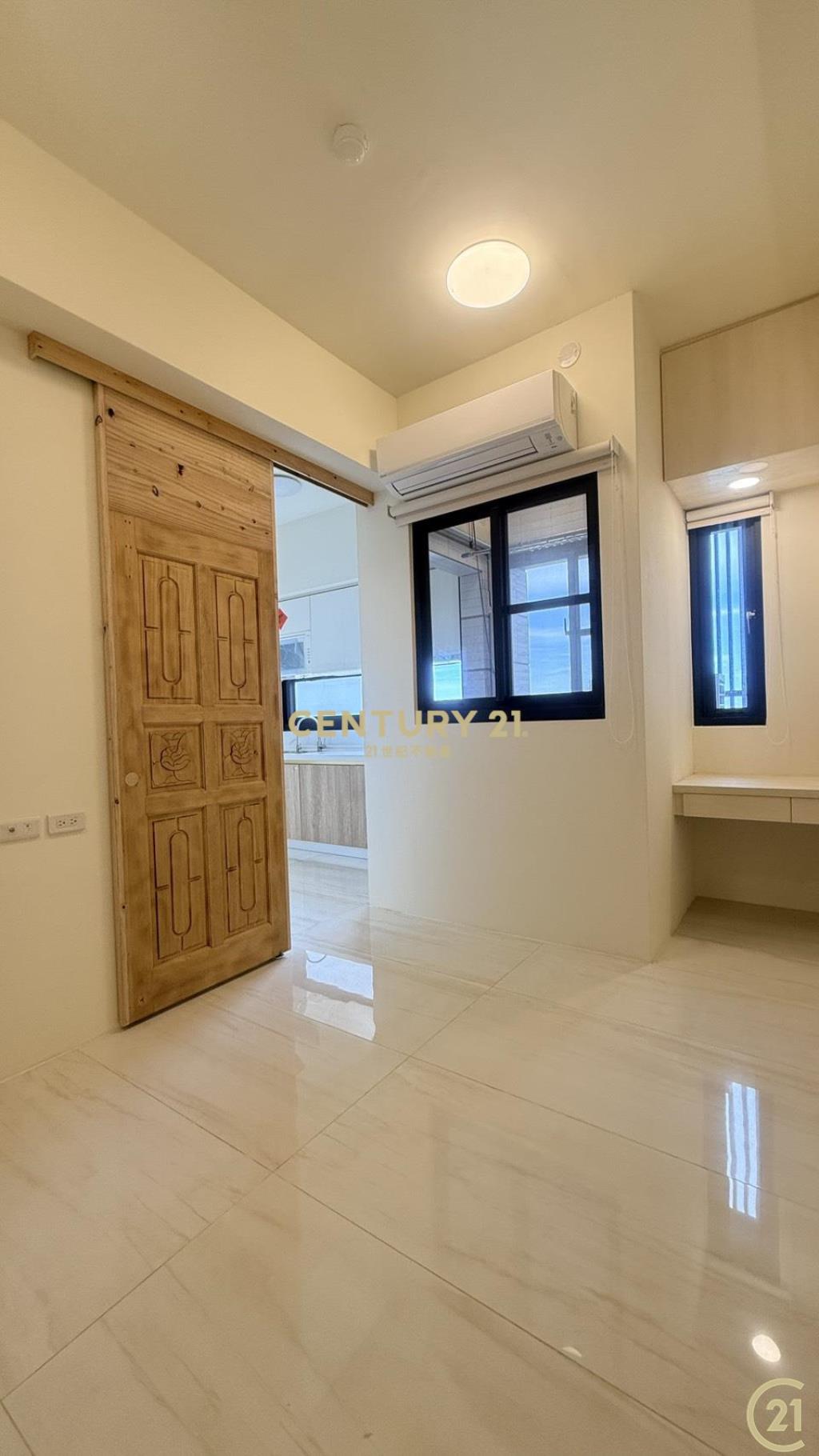 中正路海景精裝平車豪邸