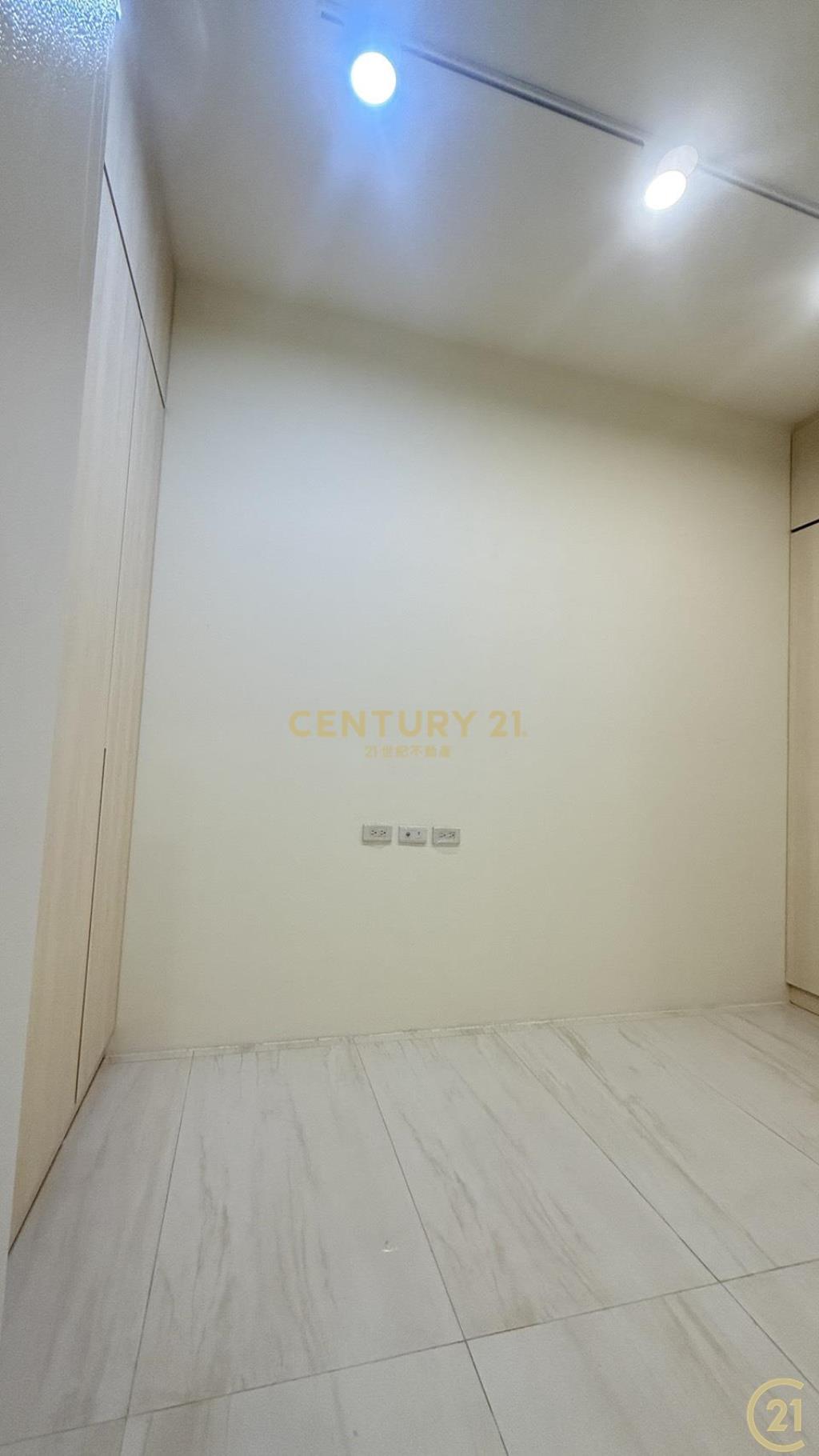 中正路海景精裝平車豪邸