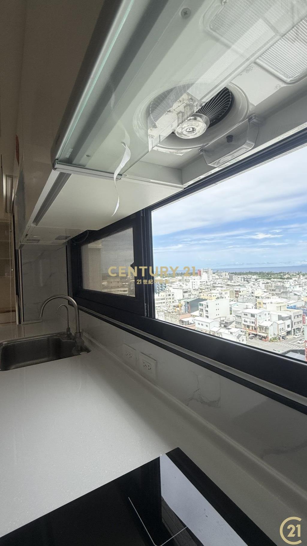 中正路海景精裝平車豪邸