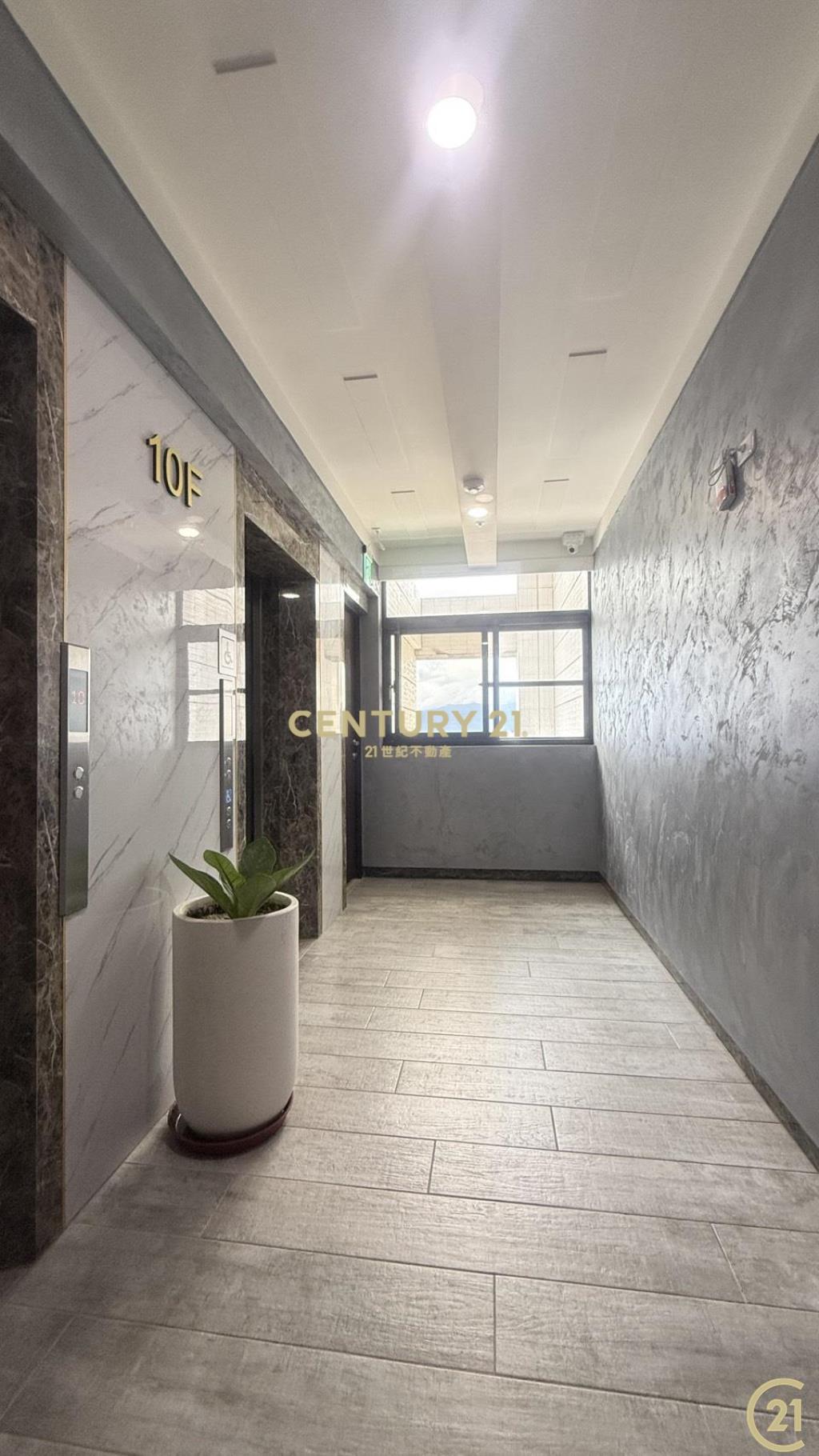 中正路海景精裝平車豪邸