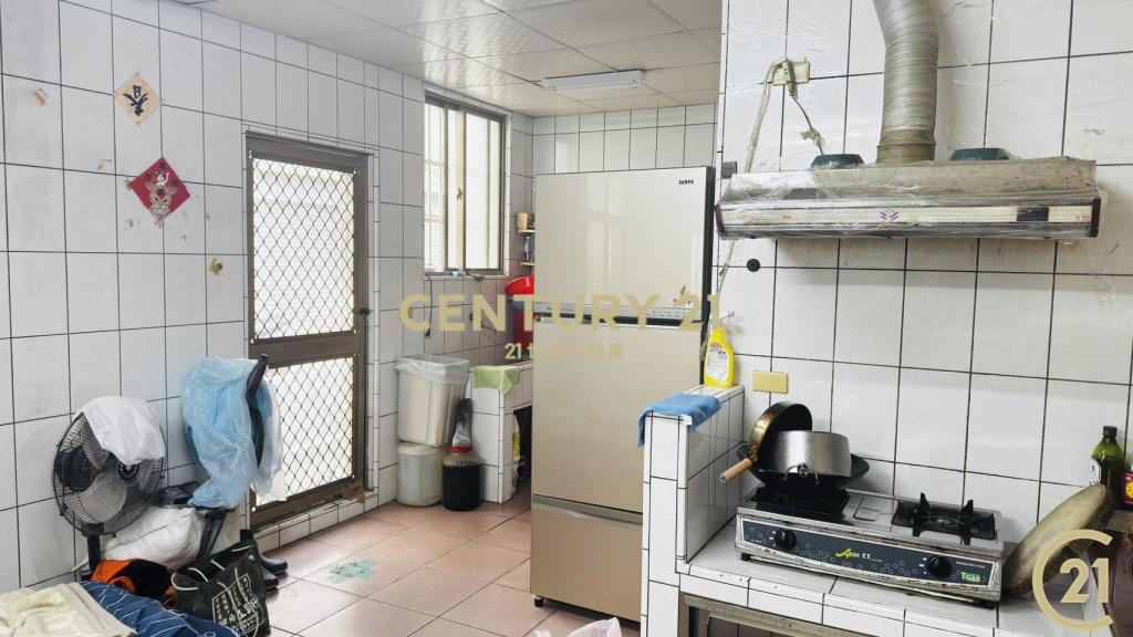 明星三學區邊間透天