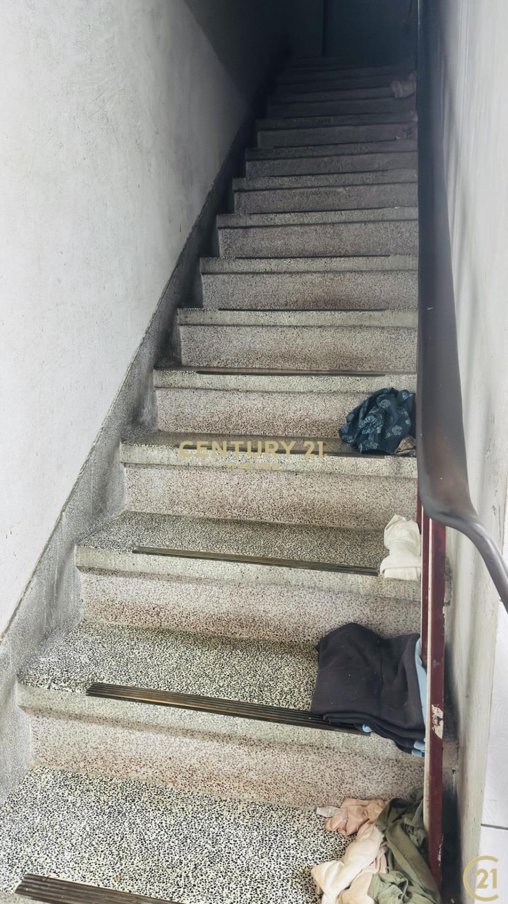 明星三學區邊間透天