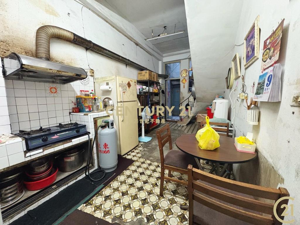 中正路商圈免千萬店住