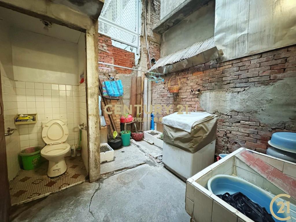 中正路商圈免千萬店住