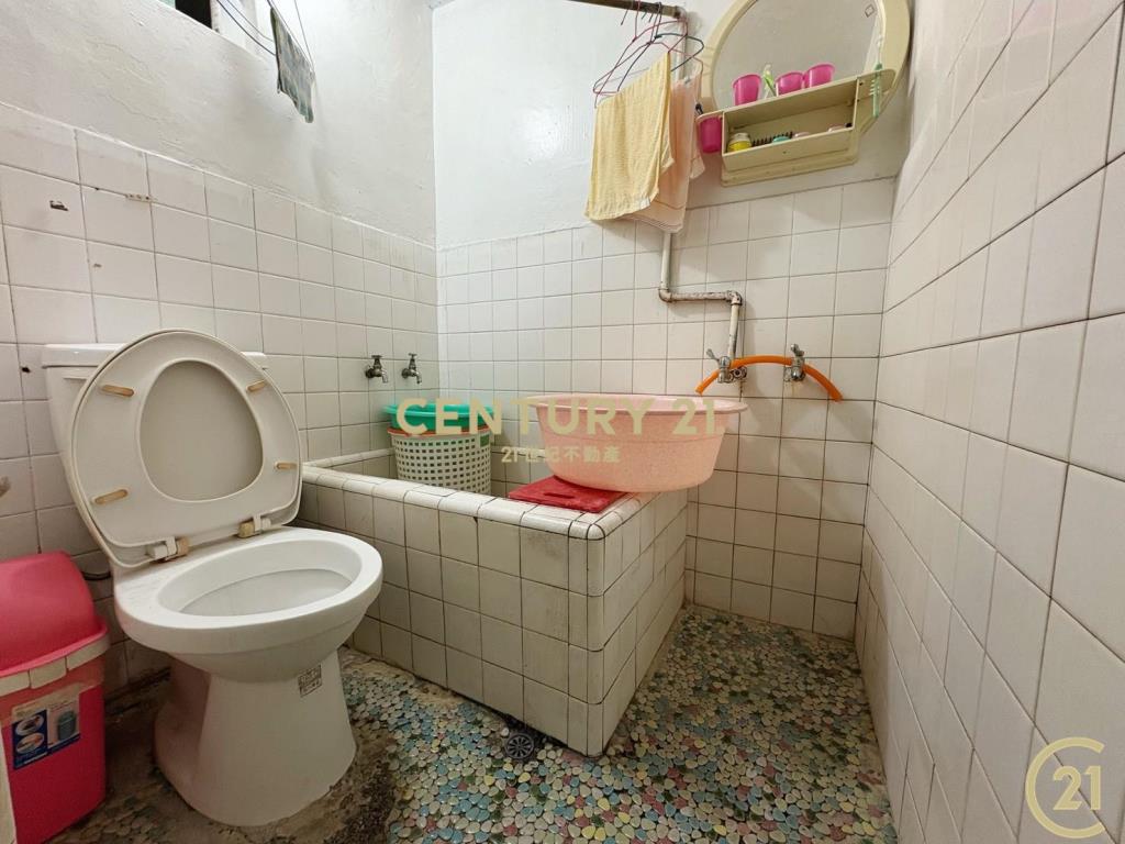 中正路商圈免千萬店住