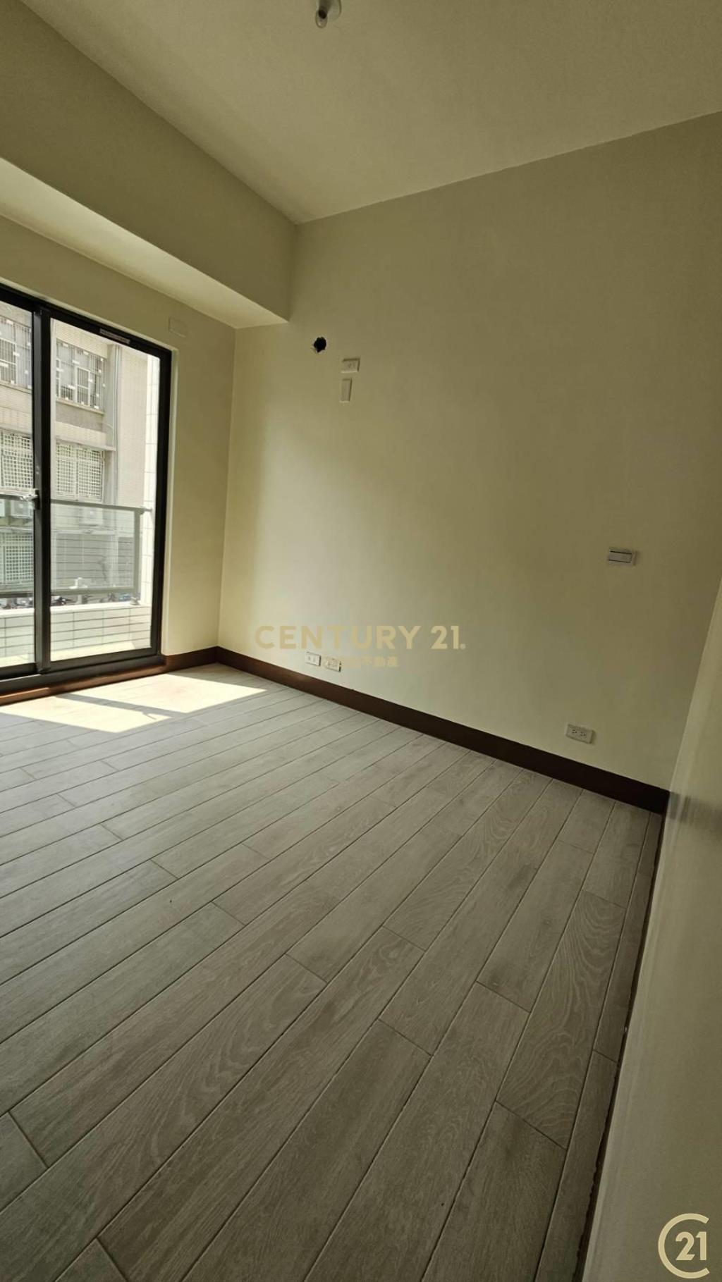 雄工旁電梯美寓