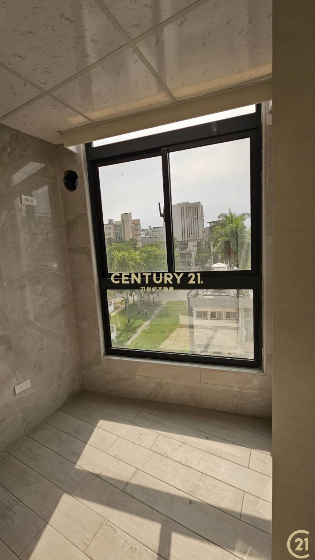 雄工旁電梯美寓