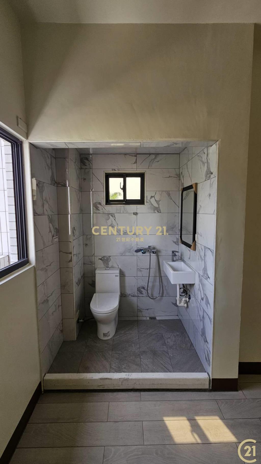 雄工旁電梯美寓