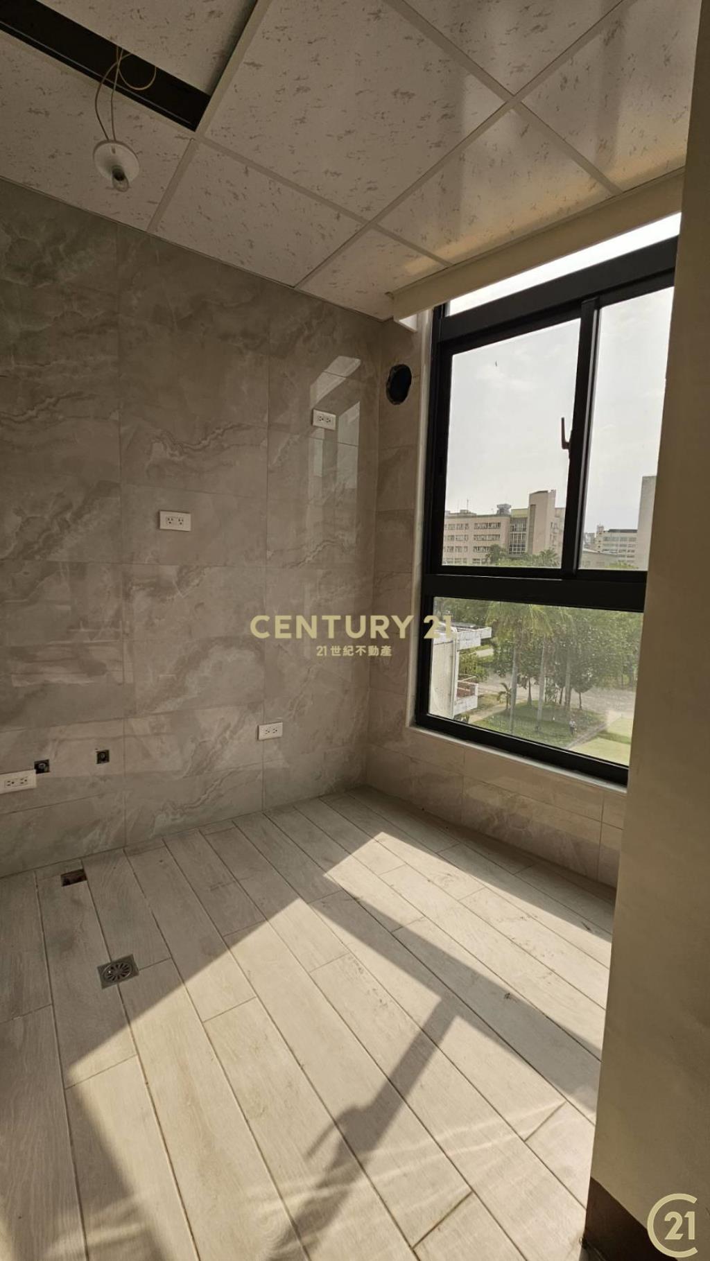 雄工旁電梯美寓