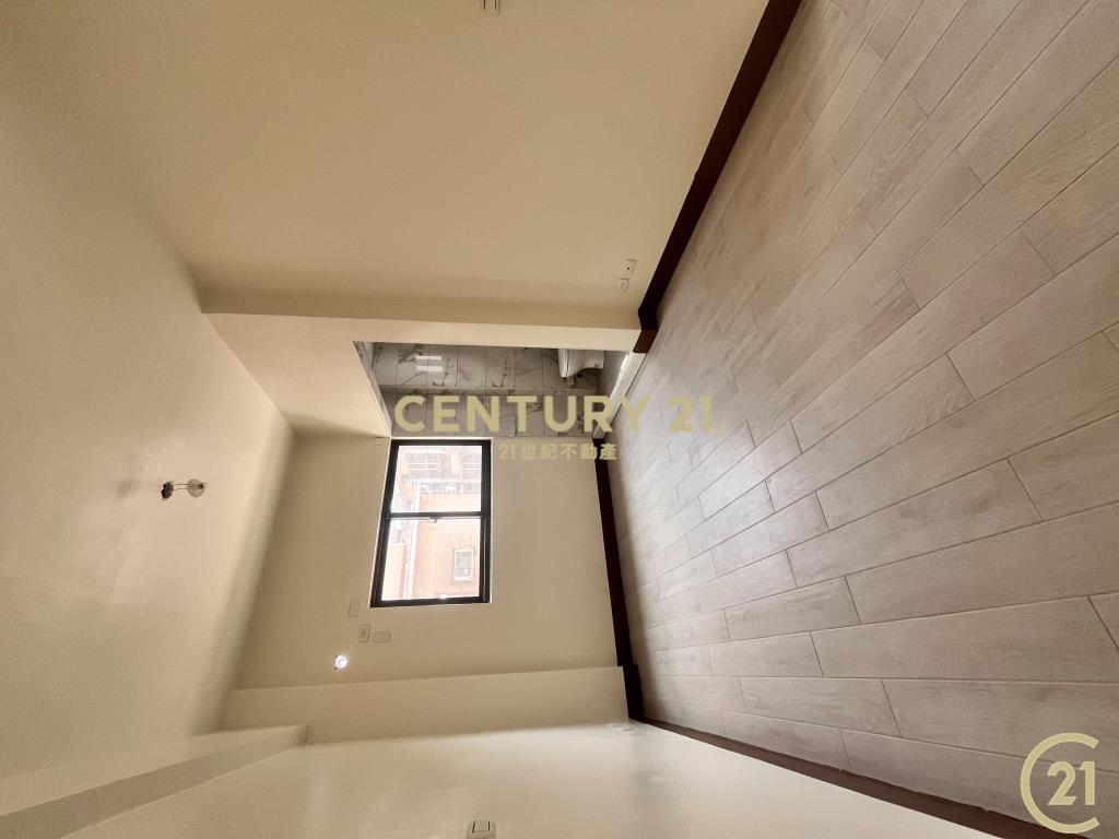 雄工旁電梯美寓