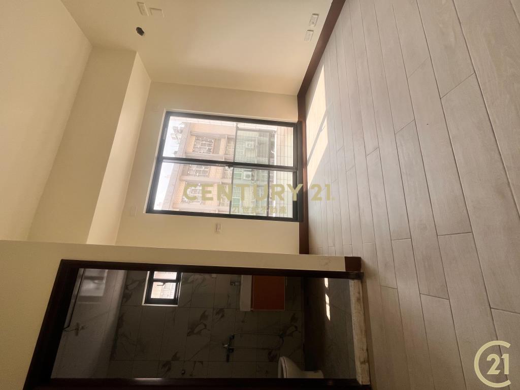 雄工旁電梯美寓