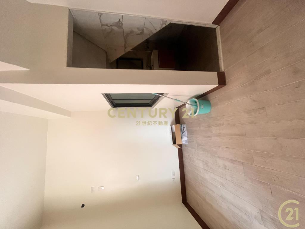 雄工旁電梯美寓