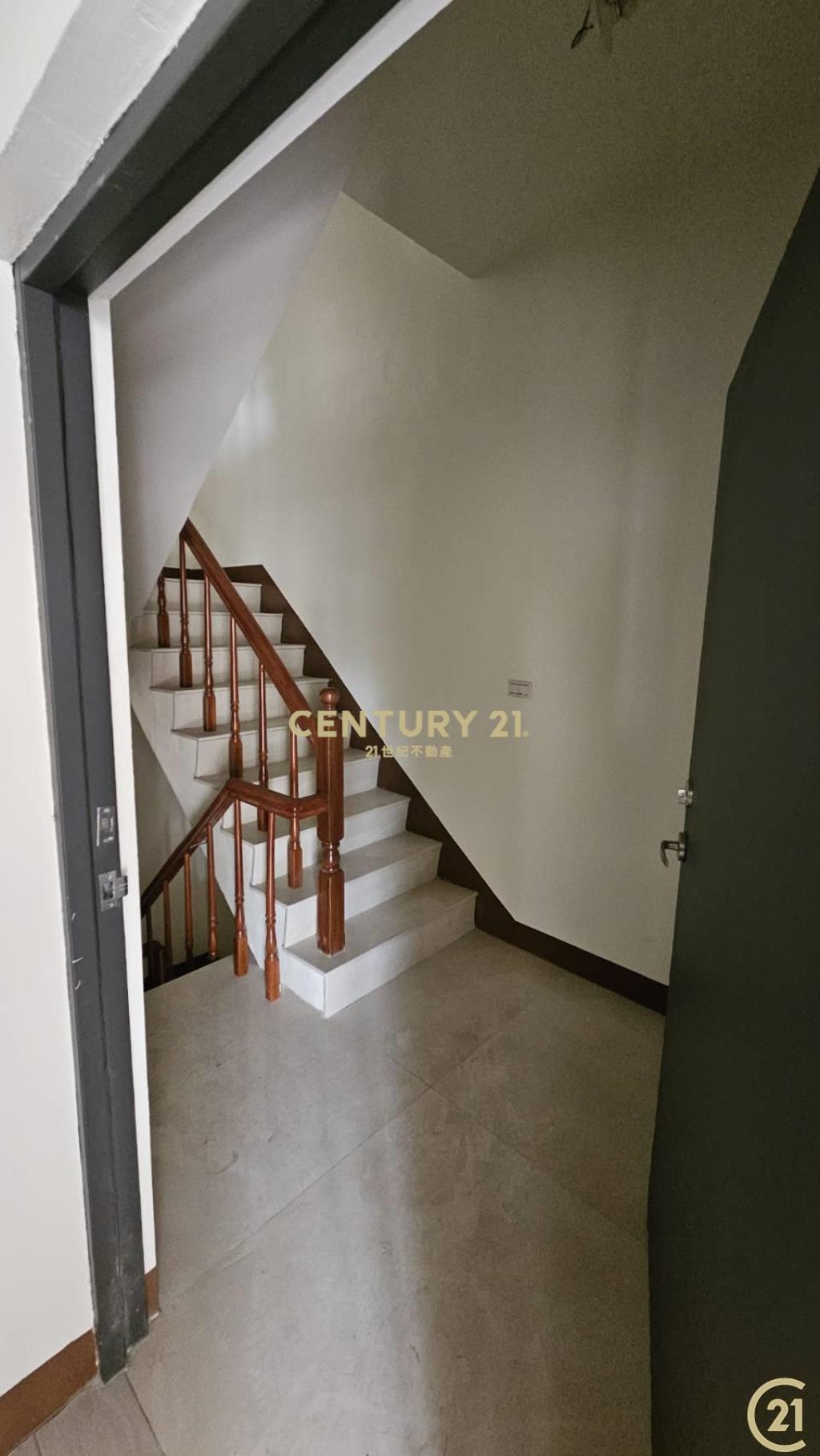 雄工旁電梯美寓