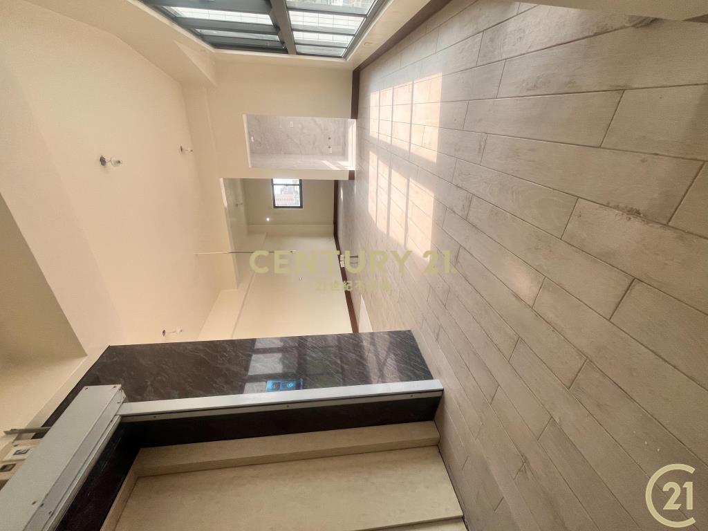 雄工旁電梯美寓