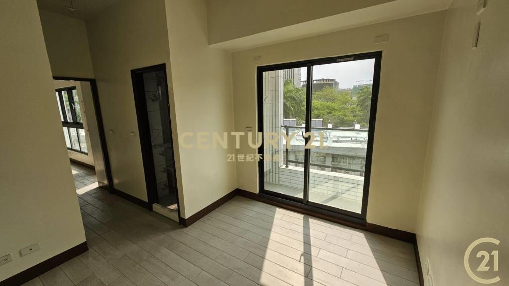 雄工旁電梯美寓