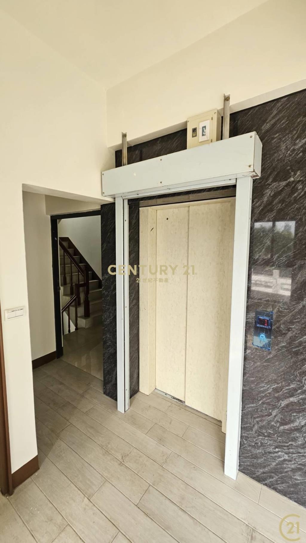 雄工旁電梯美寓