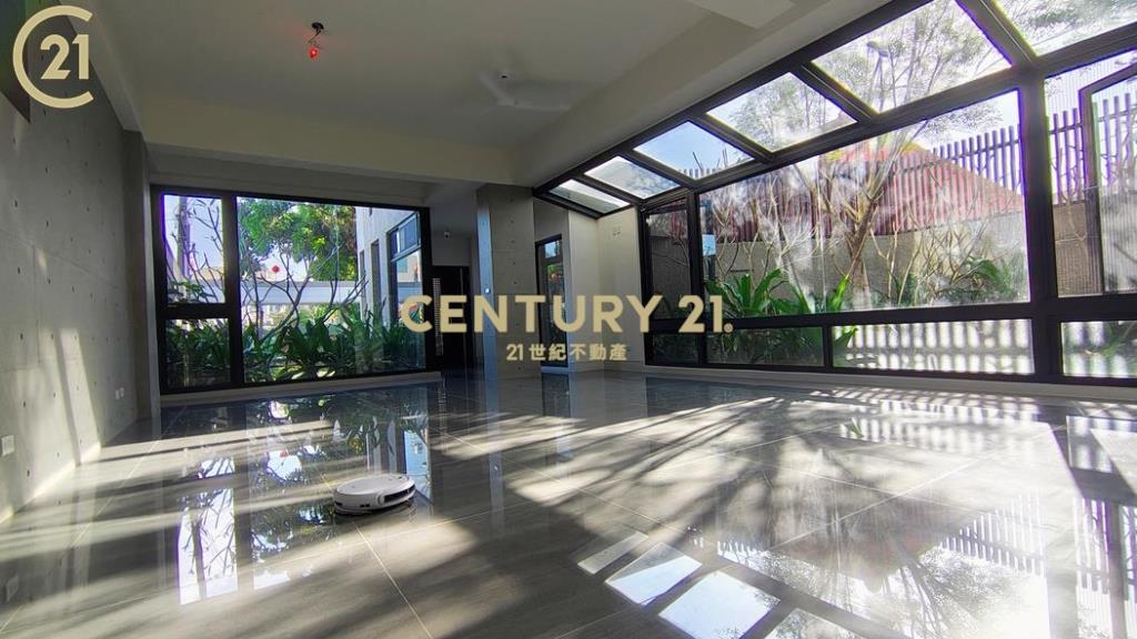 麟洛唯一。隱富格局。清水模藝樹豪邸