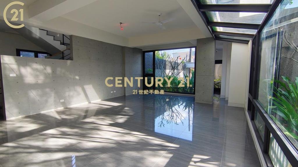 麟洛唯一。隱富格局。清水模藝樹豪邸