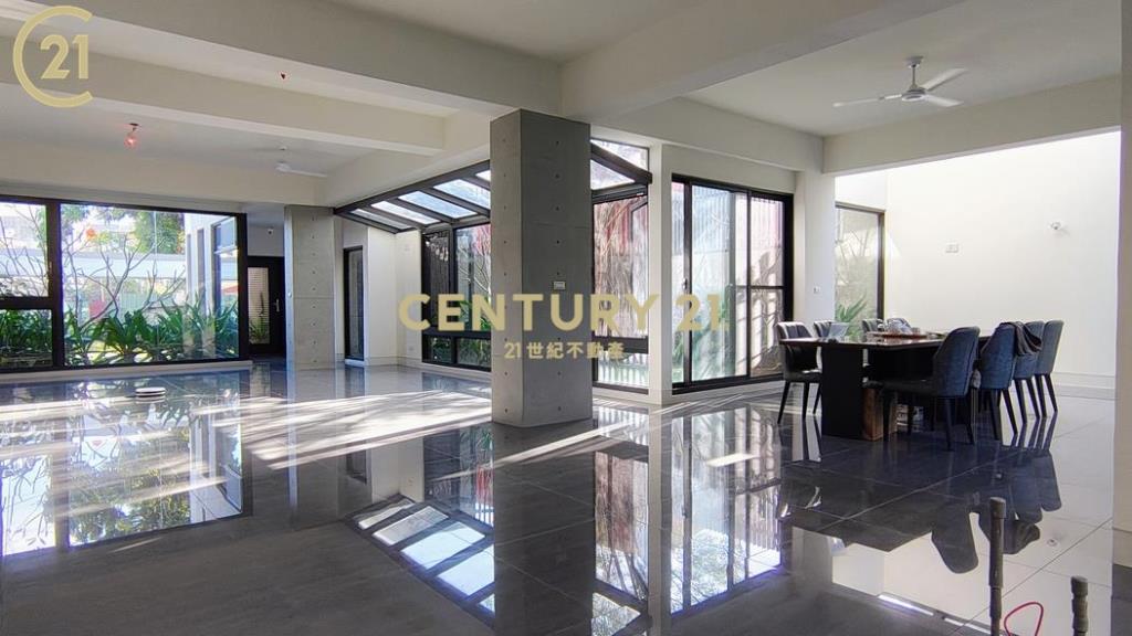 麟洛唯一。隱富格局。清水模藝樹豪邸