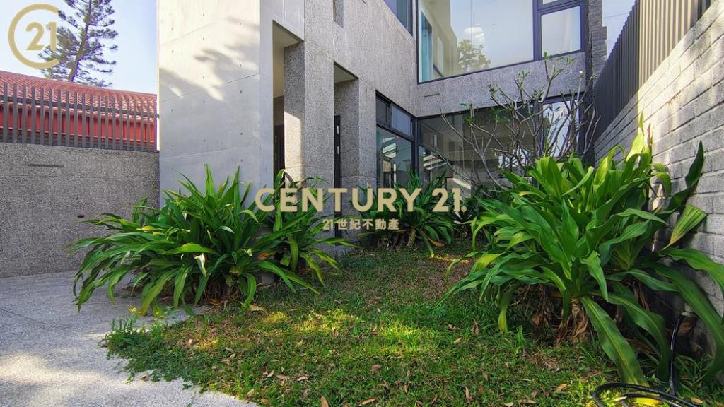 麟洛唯一。隱富格局。清水模藝樹豪邸